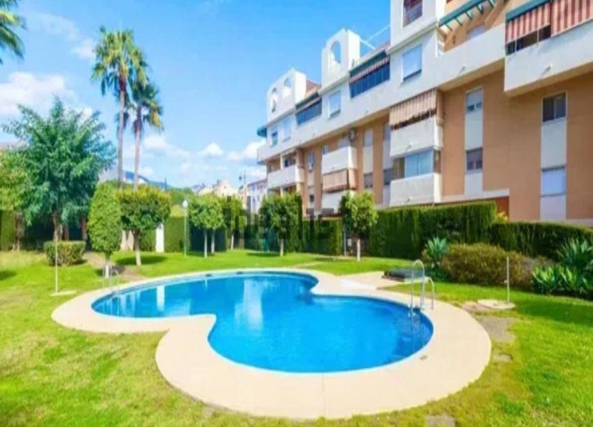 Resale - Apartment - Middle Floor Apartment - Estepona - Estepona Centro