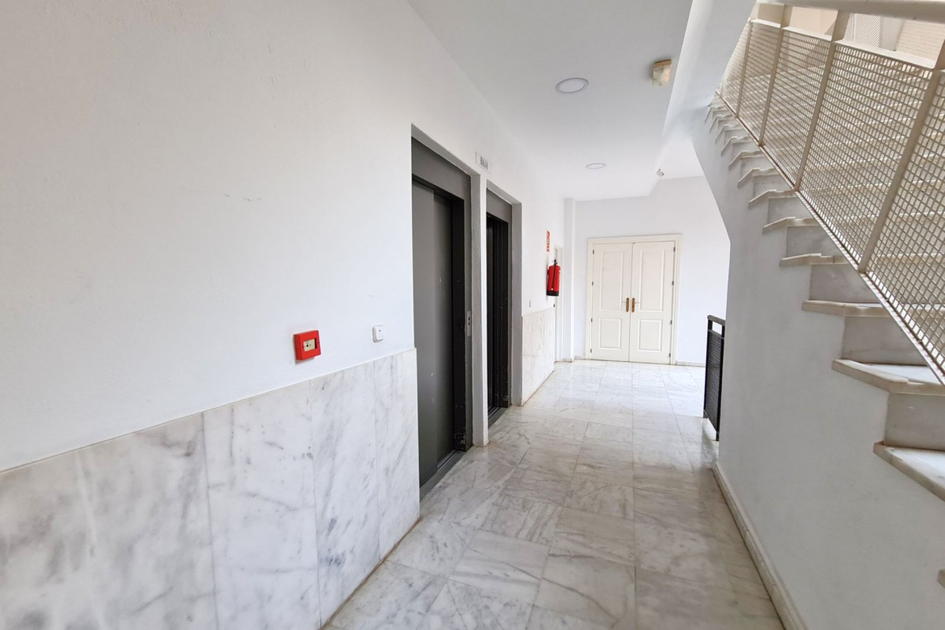 Resale - Apartment - Middle Floor Apartment - Estepona - Estepona Centro