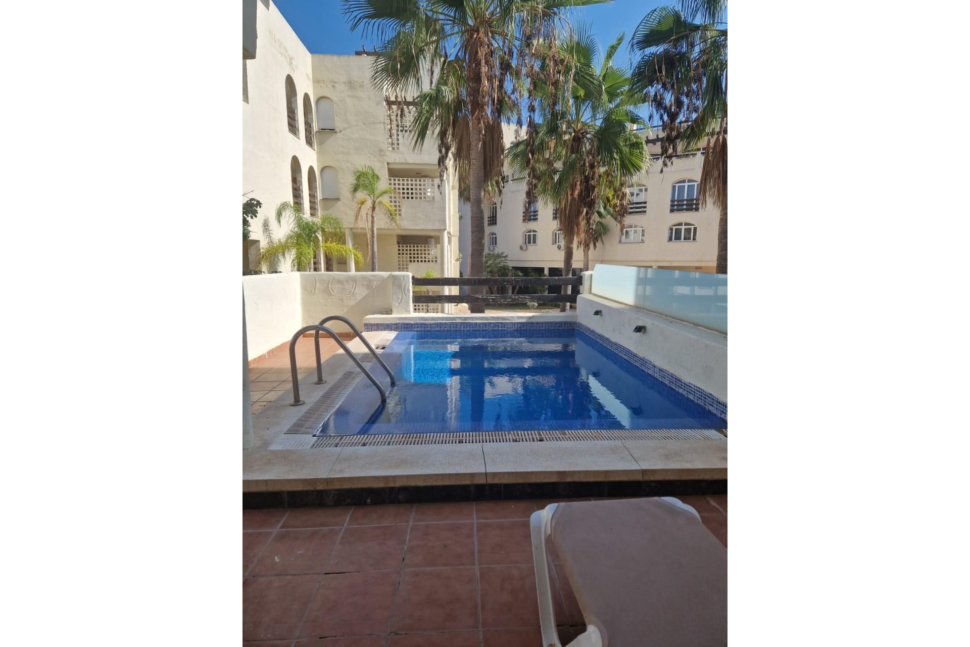 Resale - Apartment - Middle Floor Apartment - Estepona - Estepona Centro