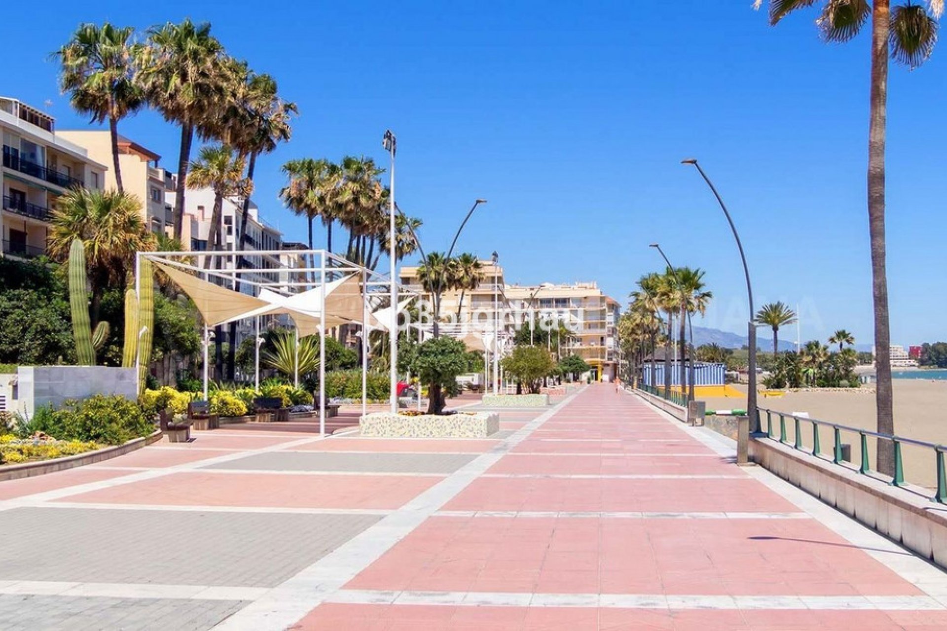 Resale - Apartment - Middle Floor Apartment - Estepona - Estepona Centro