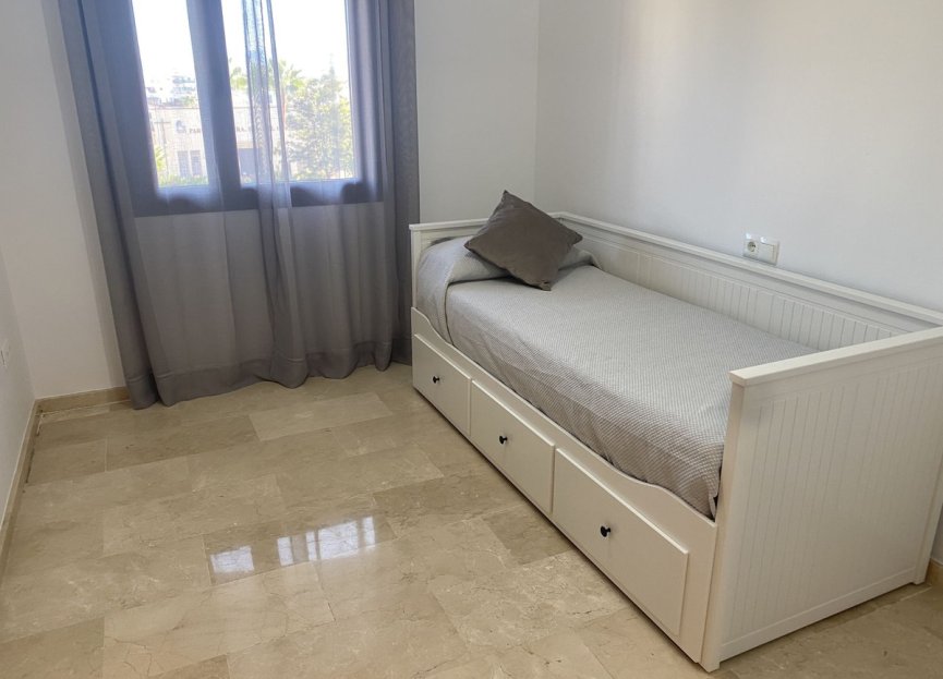 Resale - Apartment - Middle Floor Apartment - Estepona - Estepona Centro