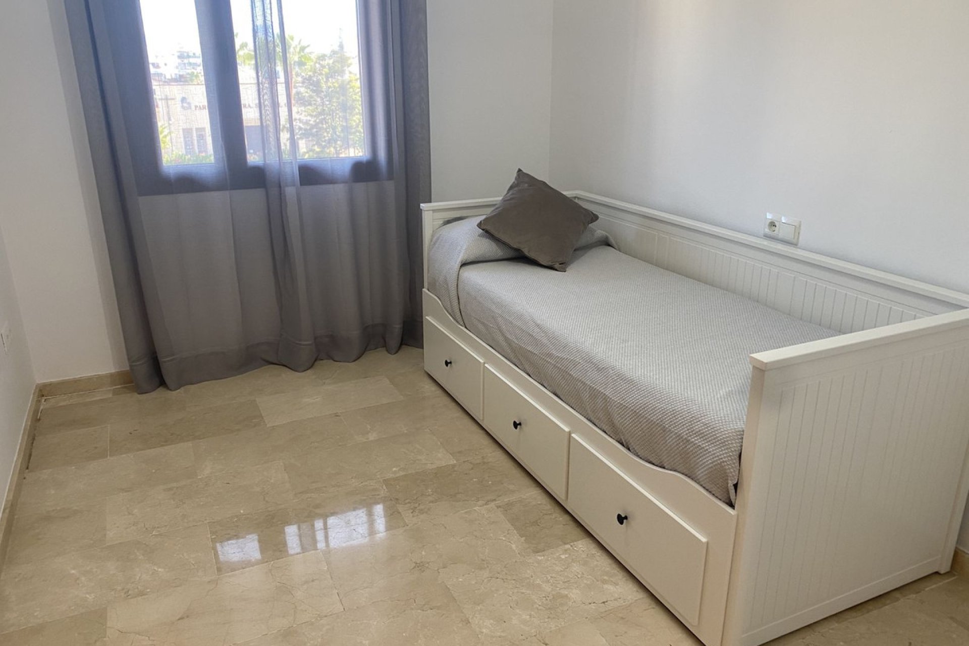 Resale - Apartment - Middle Floor Apartment - Estepona - Estepona Centro