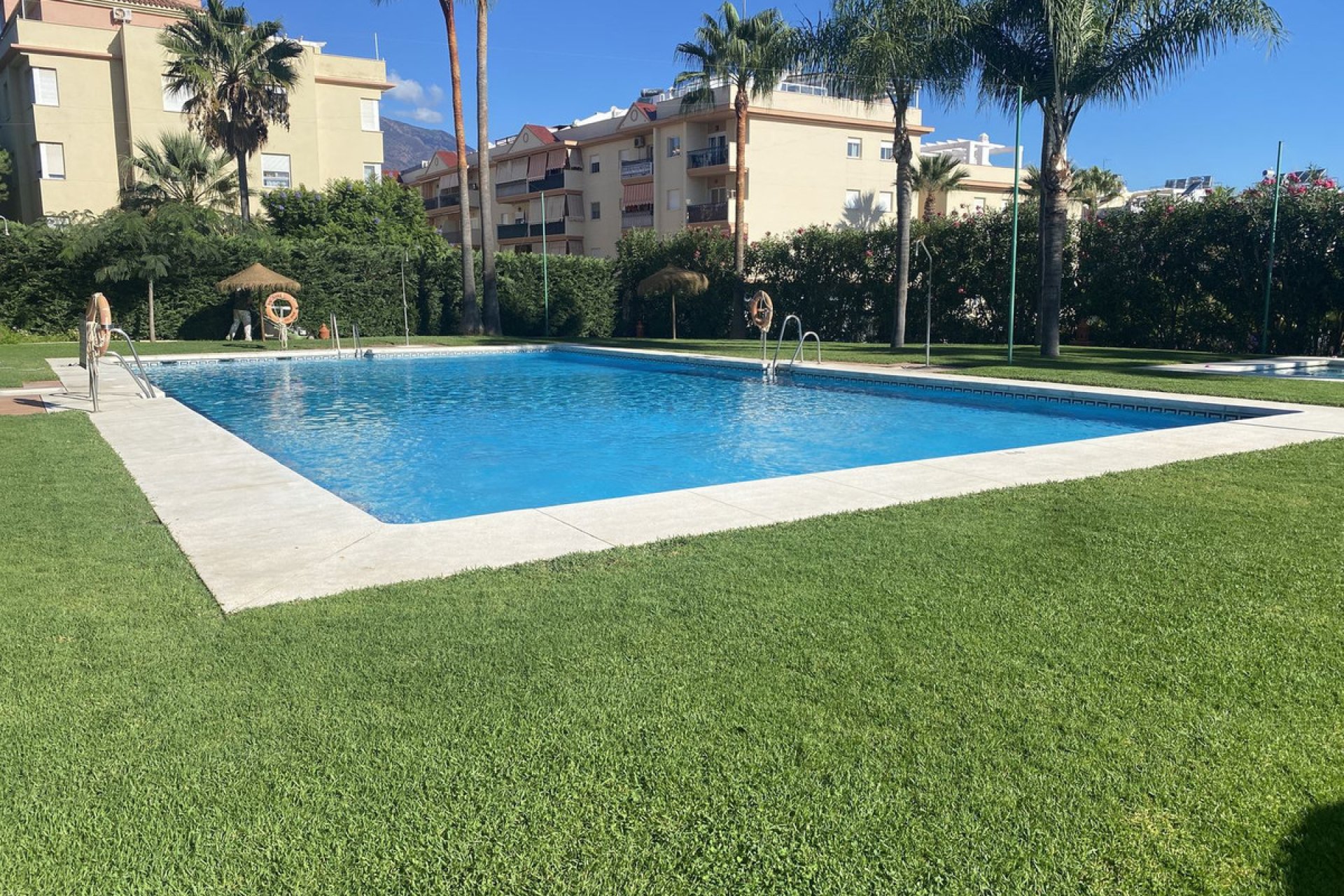 Resale - Apartment - Middle Floor Apartment - Estepona - Estepona Centro