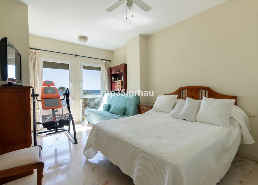 Resale - Apartment - Middle Floor Apartment - Estepona - Estepona Centro