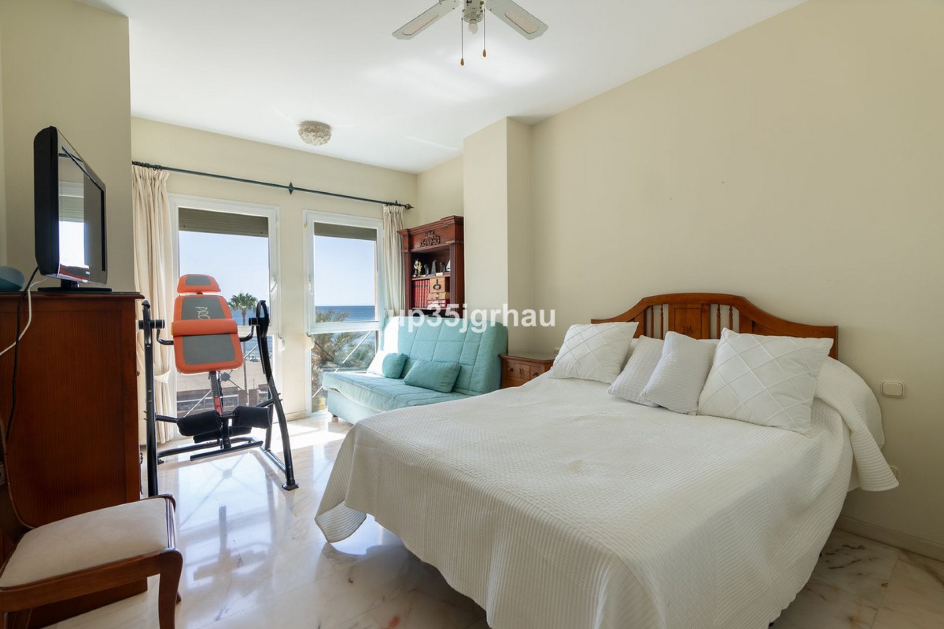 Resale - Apartment - Middle Floor Apartment - Estepona - Estepona Centro