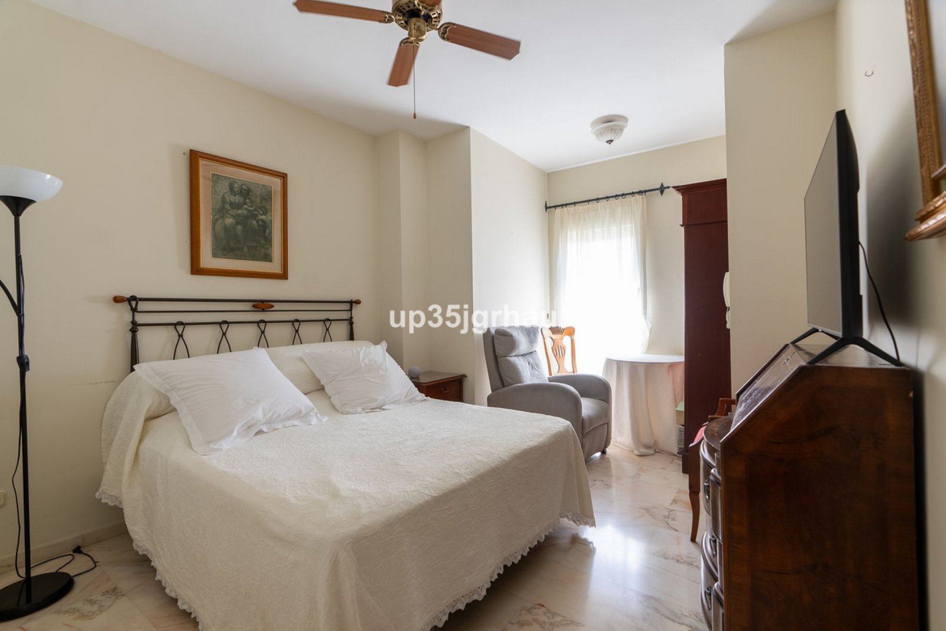 Resale - Apartment - Middle Floor Apartment - Estepona - Estepona Centro