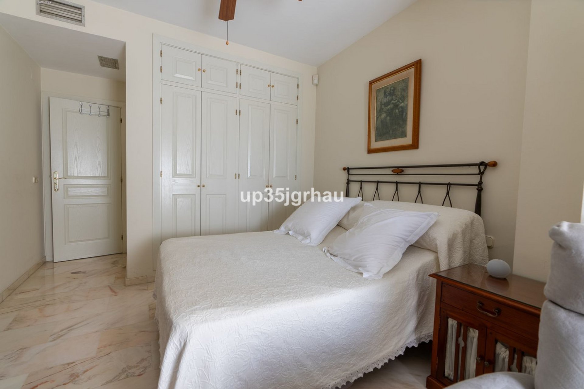 Resale - Apartment - Middle Floor Apartment - Estepona - Estepona Centro