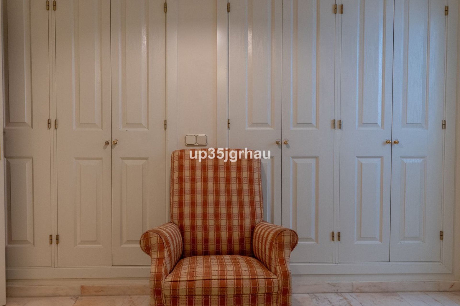 Resale - Apartment - Middle Floor Apartment - Estepona - Estepona Centro