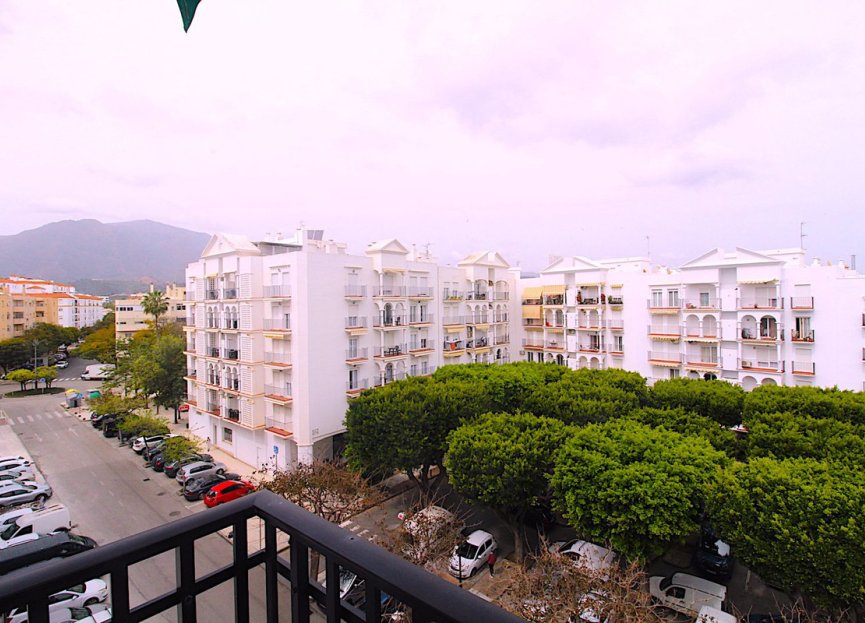 Resale - Apartment - Middle Floor Apartment - Estepona - Estepona Centro