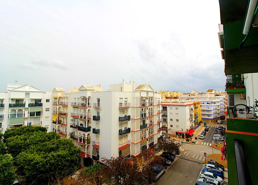 Resale - Apartment - Middle Floor Apartment - Estepona - Estepona Centro