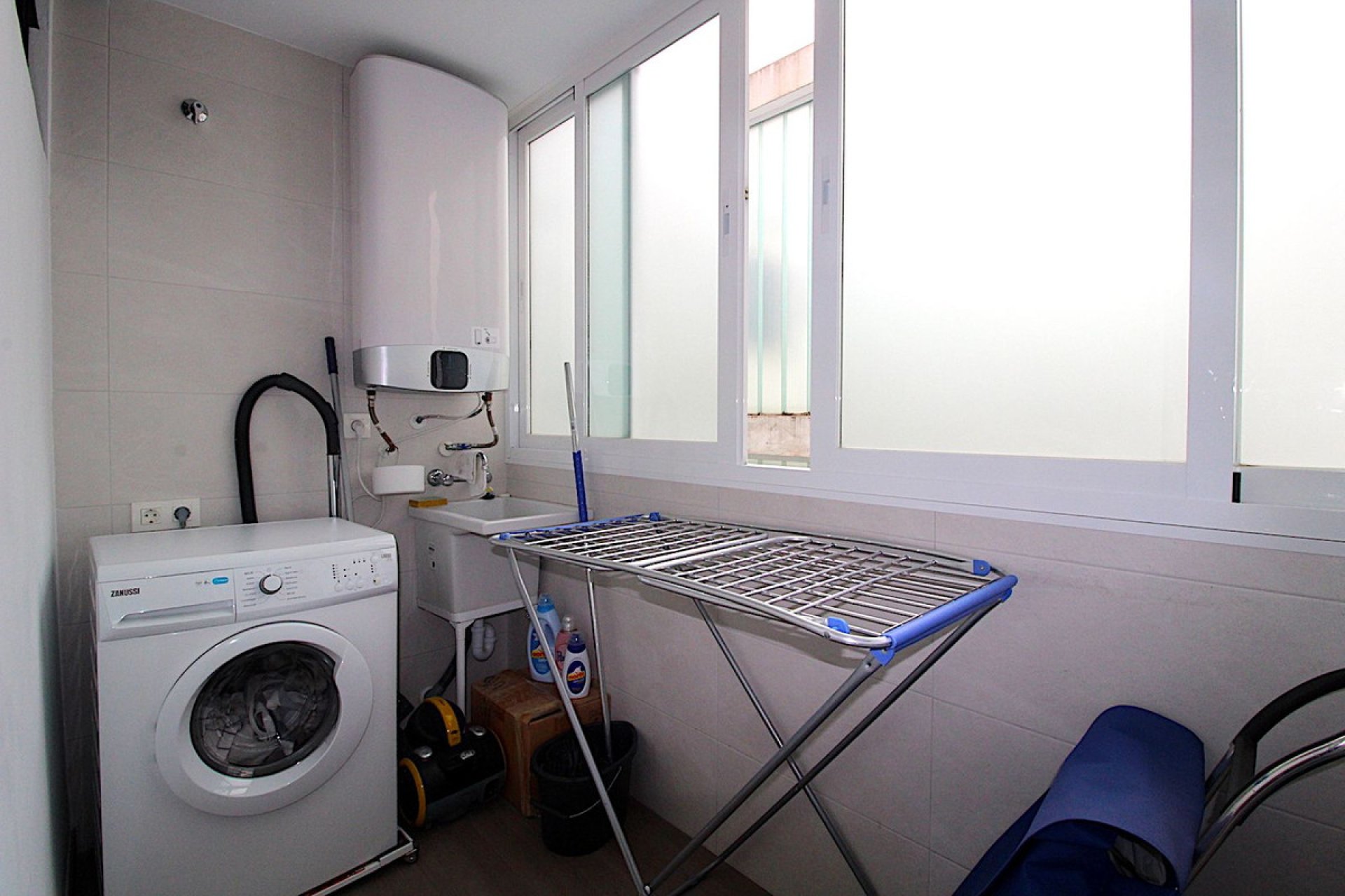 Resale - Apartment - Middle Floor Apartment - Estepona - Estepona Centro