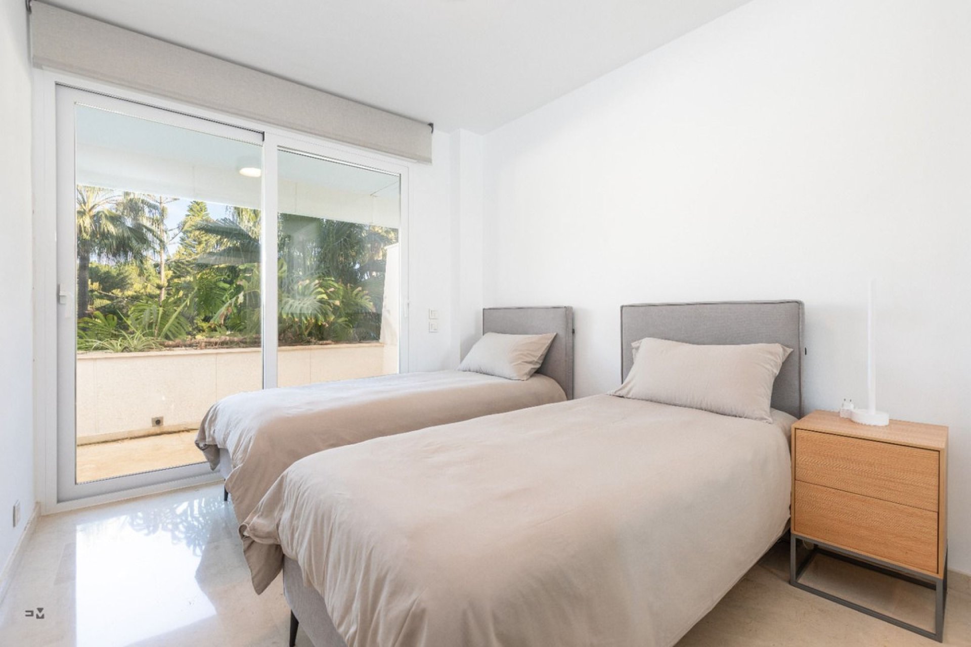 Resale - Apartment - Middle Floor Apartment - Estepona - Estepona Centro