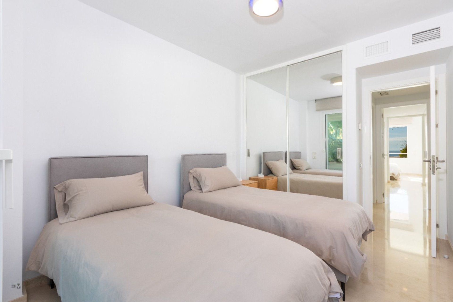 Resale - Apartment - Middle Floor Apartment - Estepona - Estepona Centro