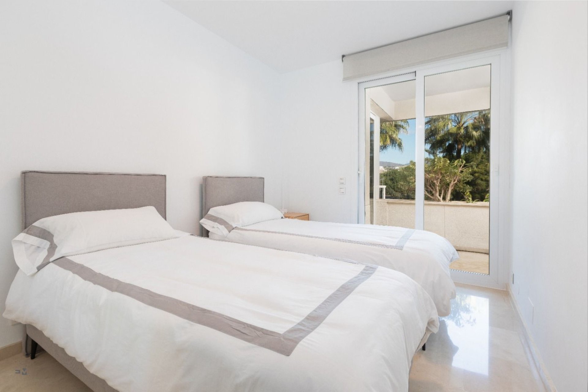 Resale - Apartment - Middle Floor Apartment - Estepona - Estepona Centro