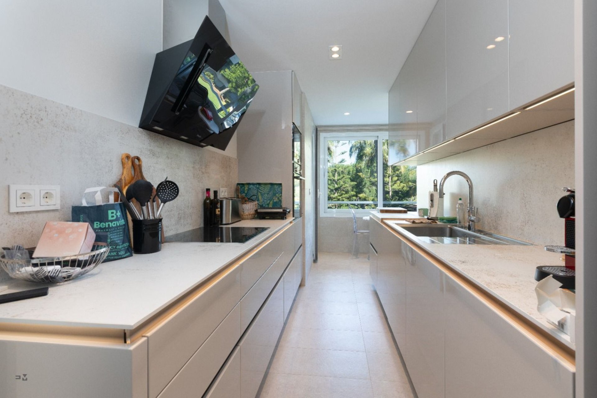 Resale - Apartment - Middle Floor Apartment - Estepona - Estepona Centro