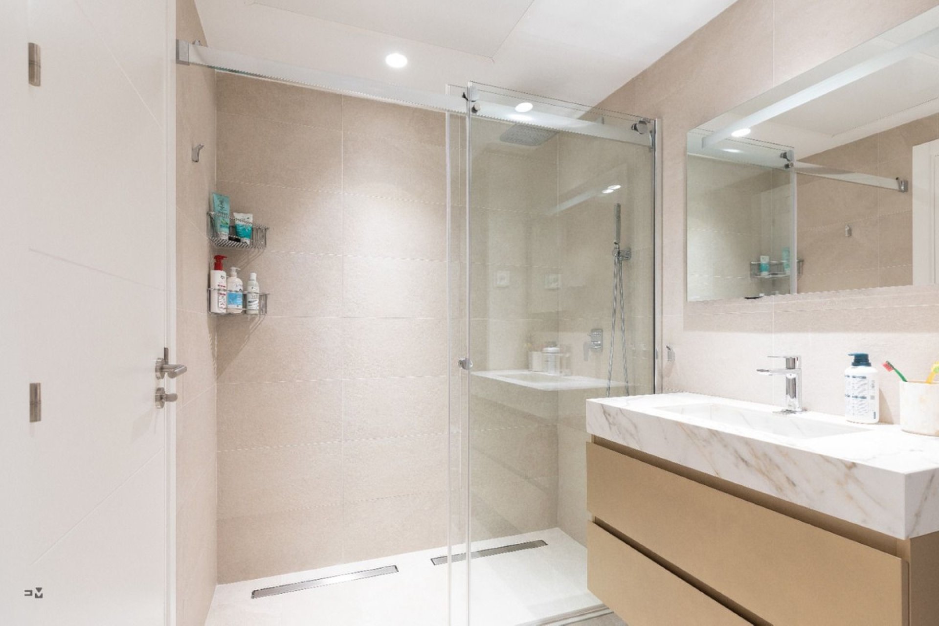 Resale - Apartment - Middle Floor Apartment - Estepona - Estepona Centro