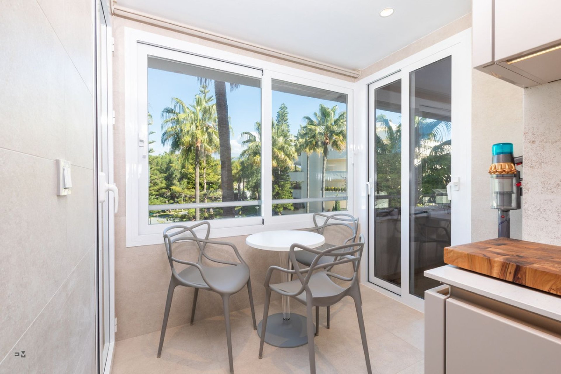 Resale - Apartment - Middle Floor Apartment - Estepona - Estepona Centro