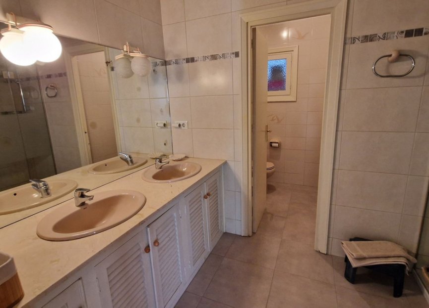 Resale - Apartment - Middle Floor Apartment - Estepona - Estepona Centro