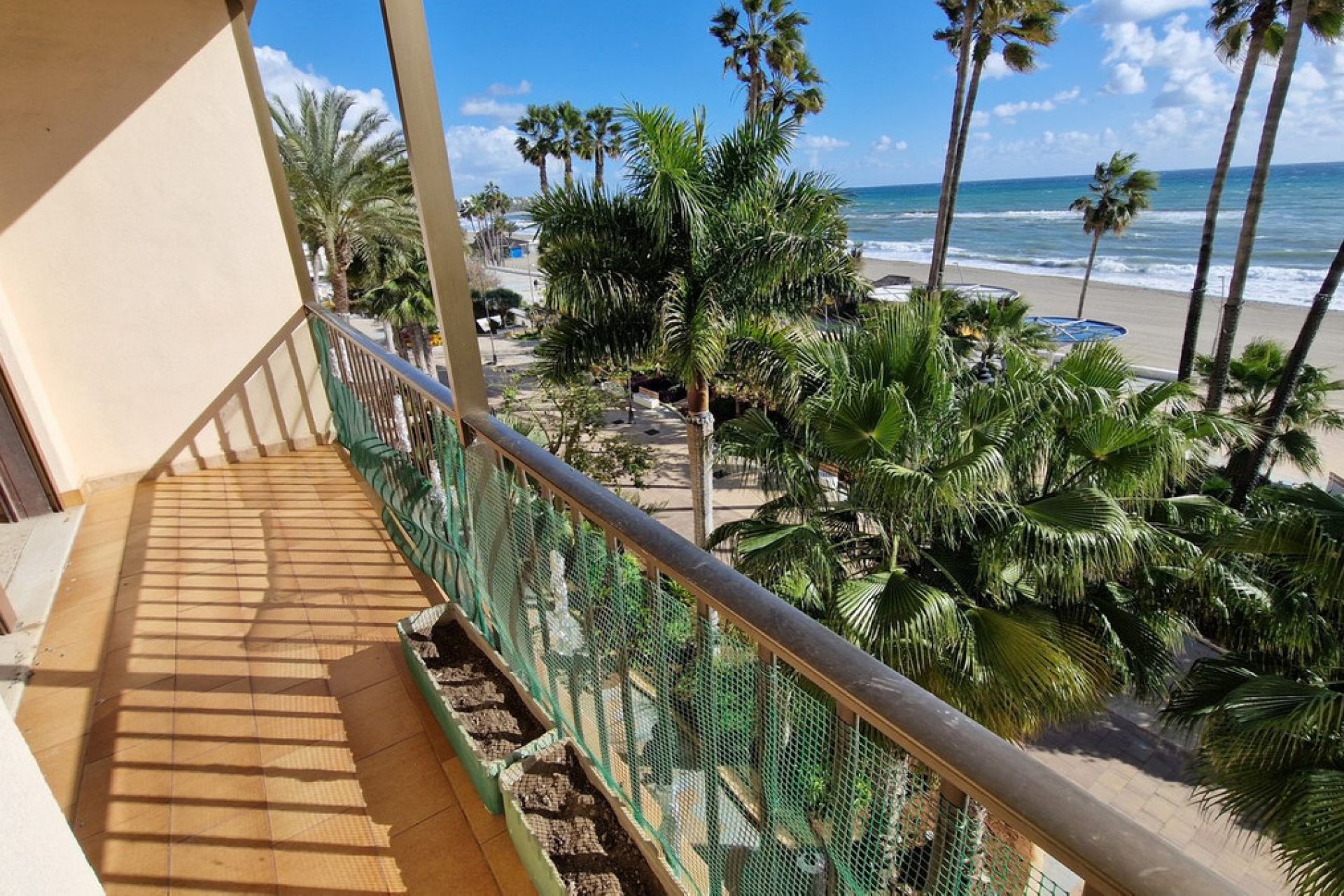 Resale - Apartment - Middle Floor Apartment - Estepona - Estepona Centro