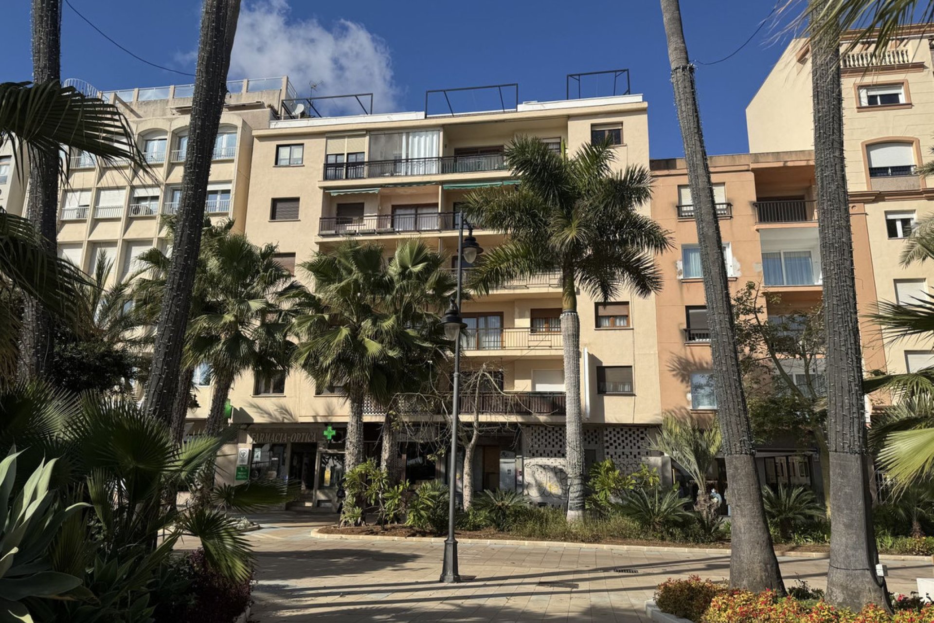 Resale - Apartment - Middle Floor Apartment - Estepona - Estepona Centro