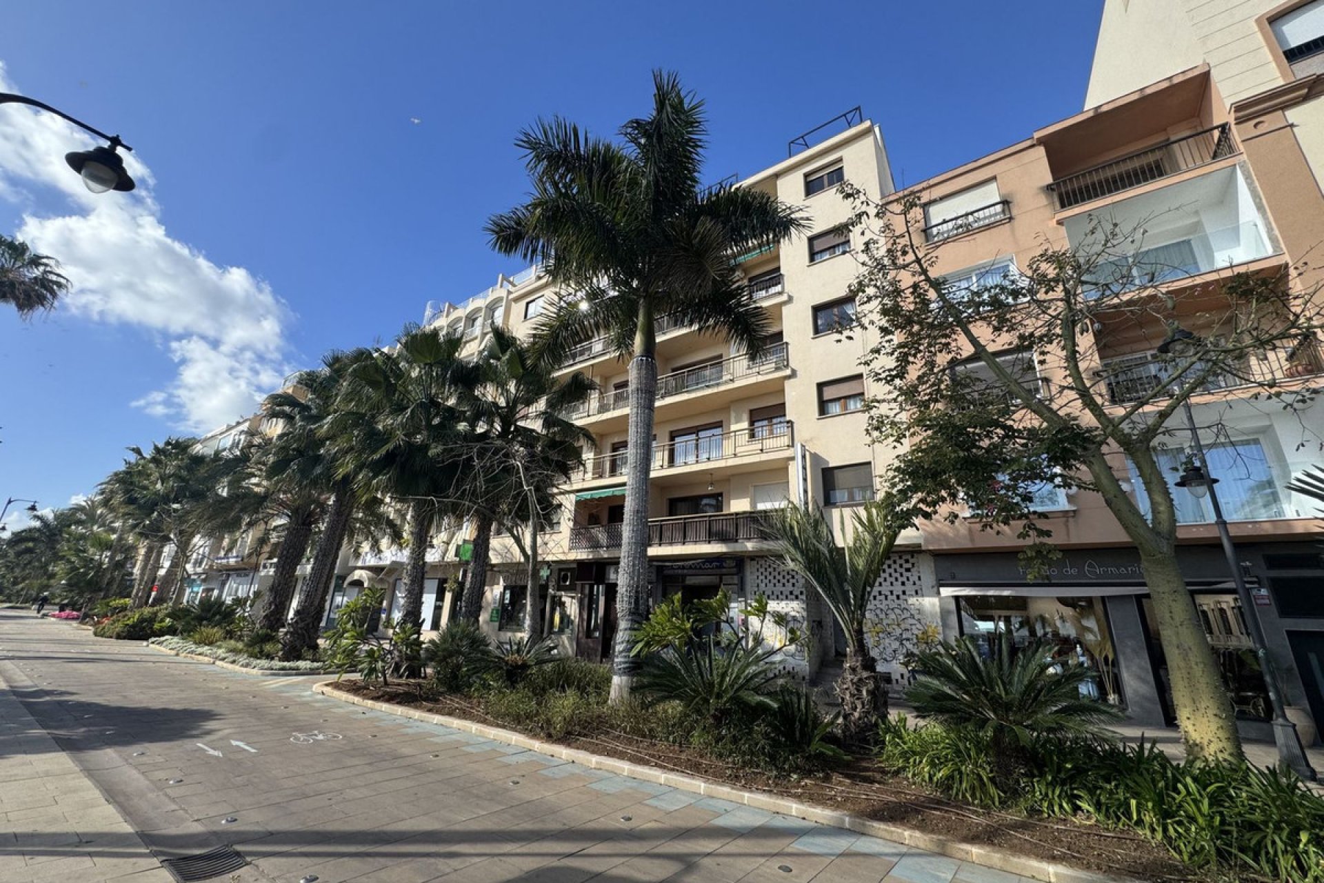 Resale - Apartment - Middle Floor Apartment - Estepona - Estepona Centro