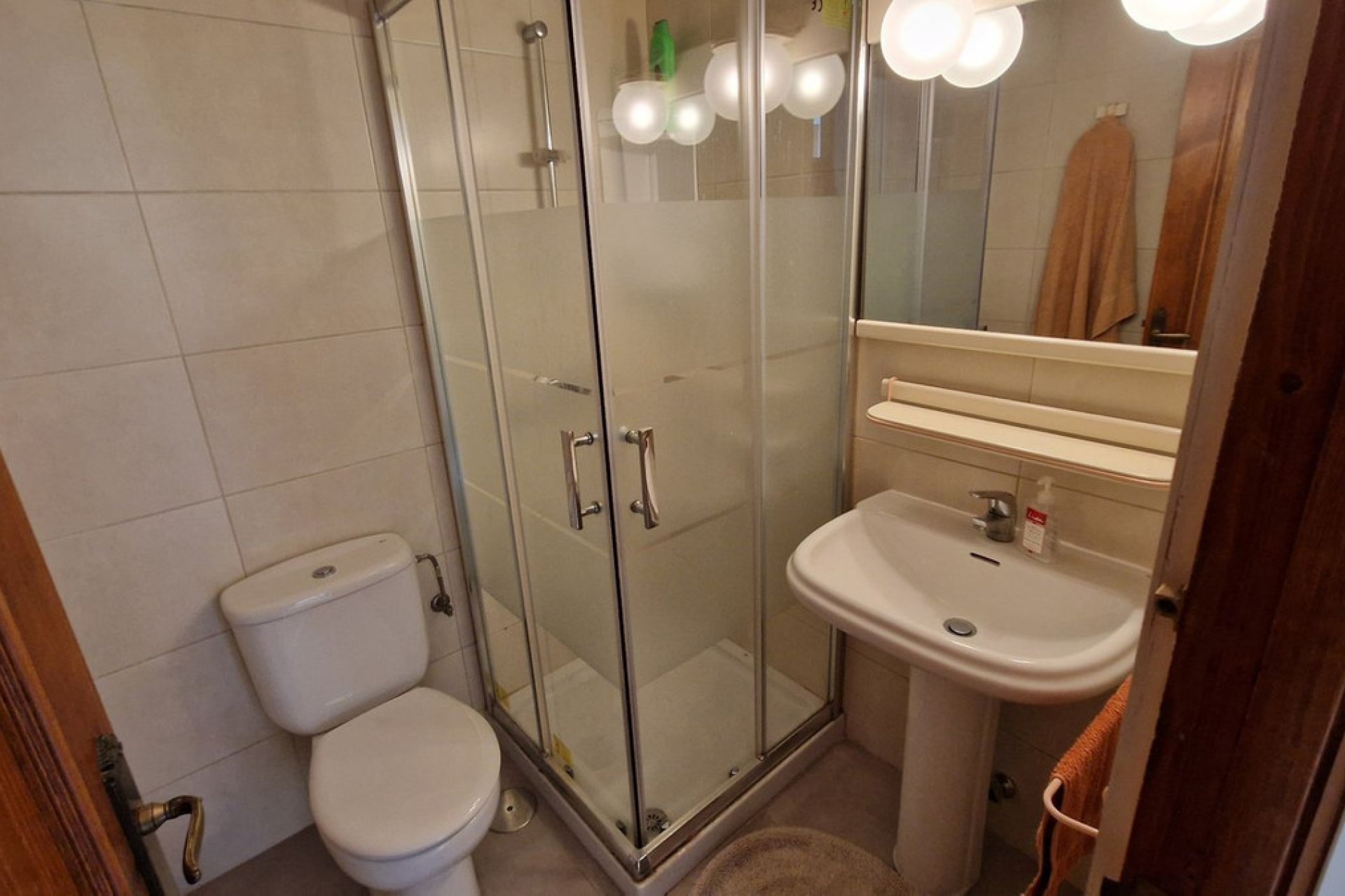 Resale - Apartment - Middle Floor Apartment - Estepona - Estepona Centro