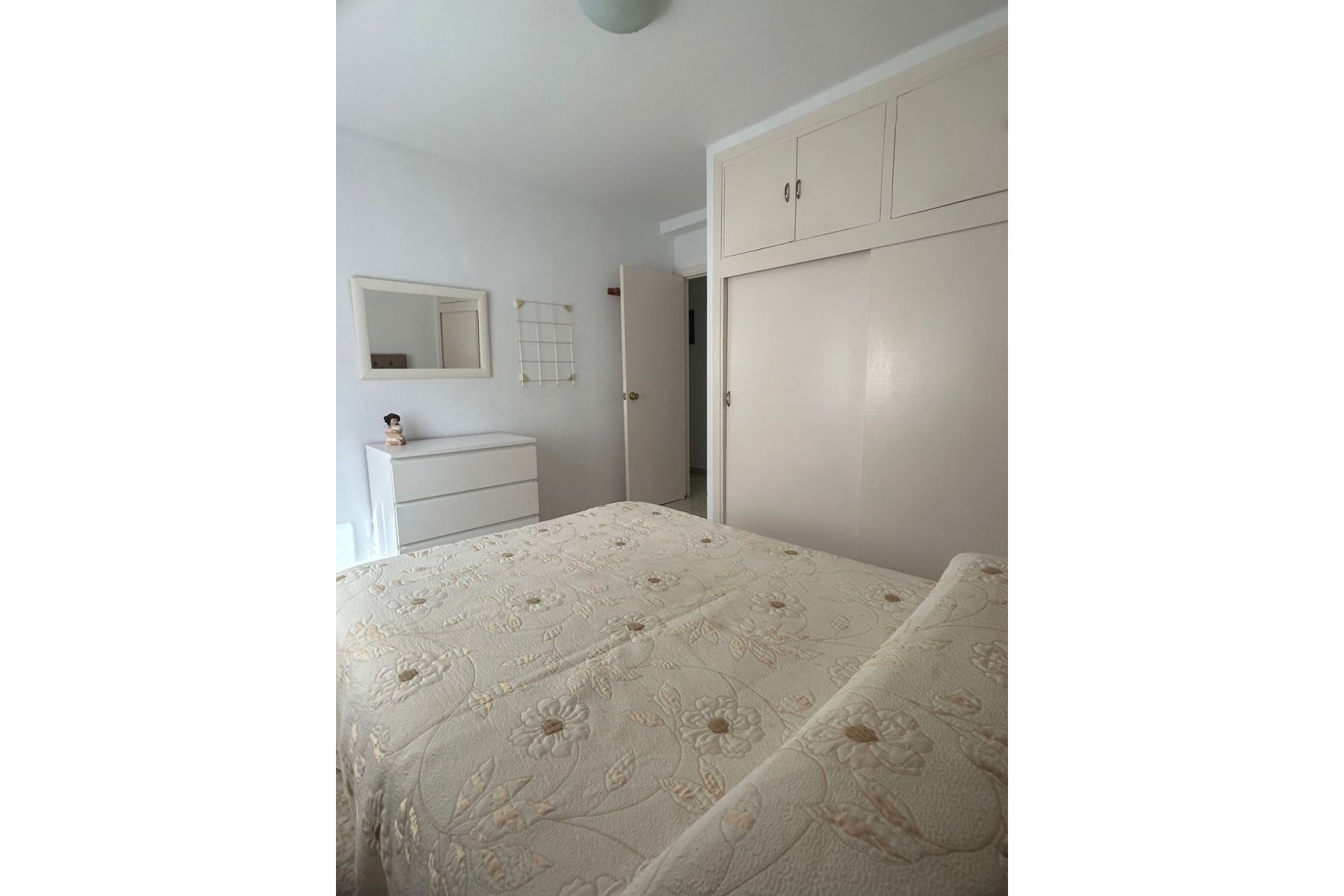 Resale - Apartment - Middle Floor Apartment - Estepona - Estepona Centro