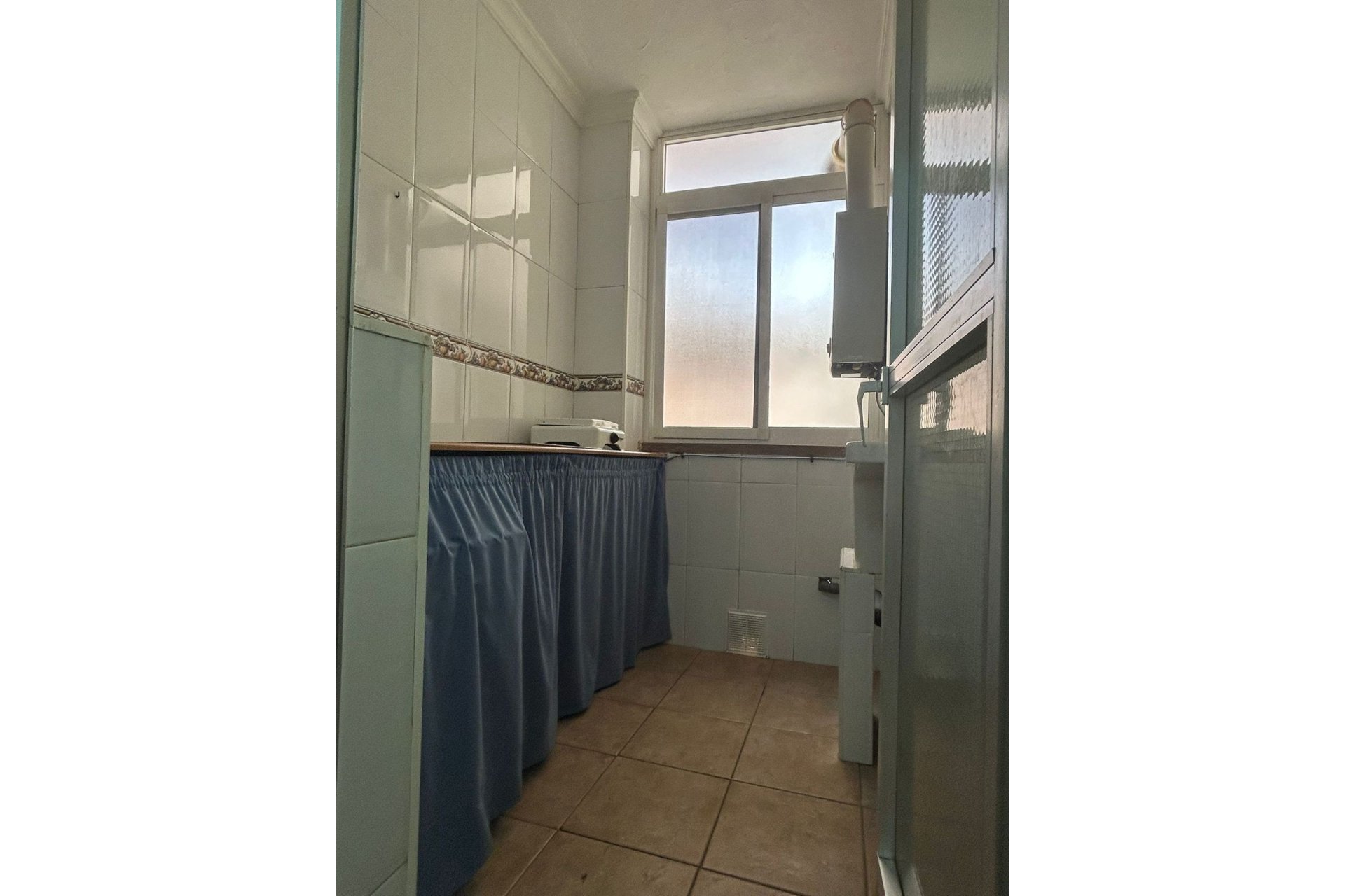 Resale - Apartment - Middle Floor Apartment - Estepona - Estepona Centro