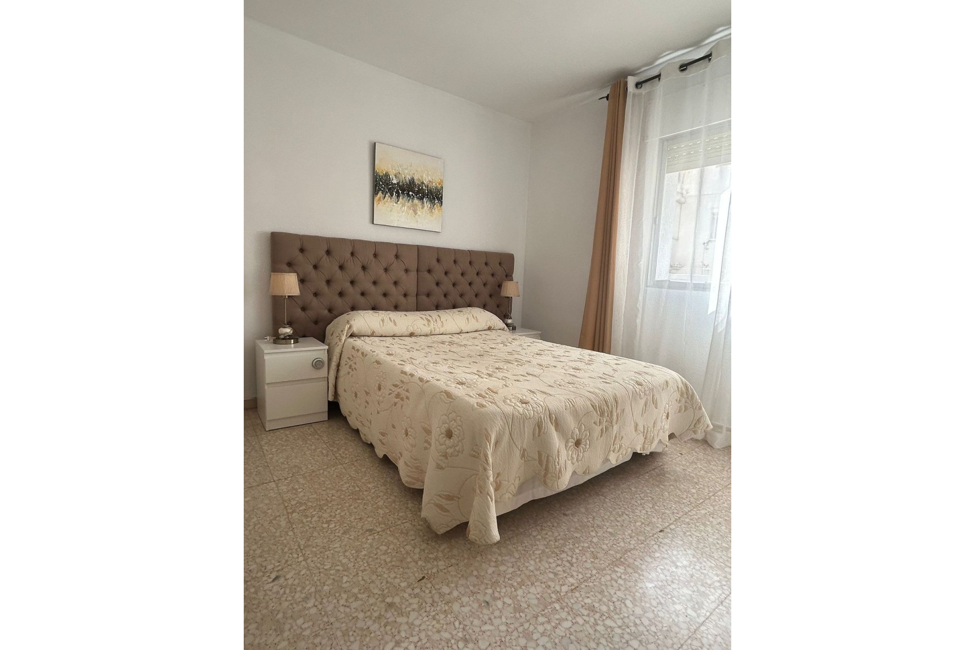 Resale - Apartment - Middle Floor Apartment - Estepona - Estepona Centro