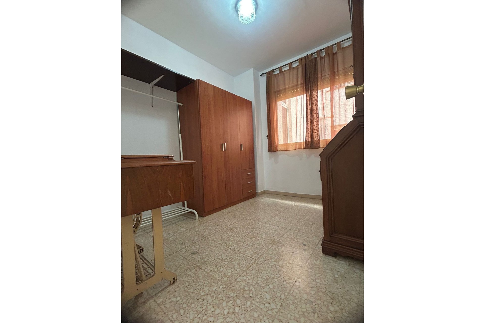 Resale - Apartment - Middle Floor Apartment - Estepona - Estepona Centro