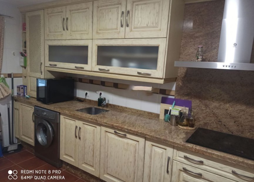 Resale - Apartment - Middle Floor Apartment - Estepona - Estepona Centro