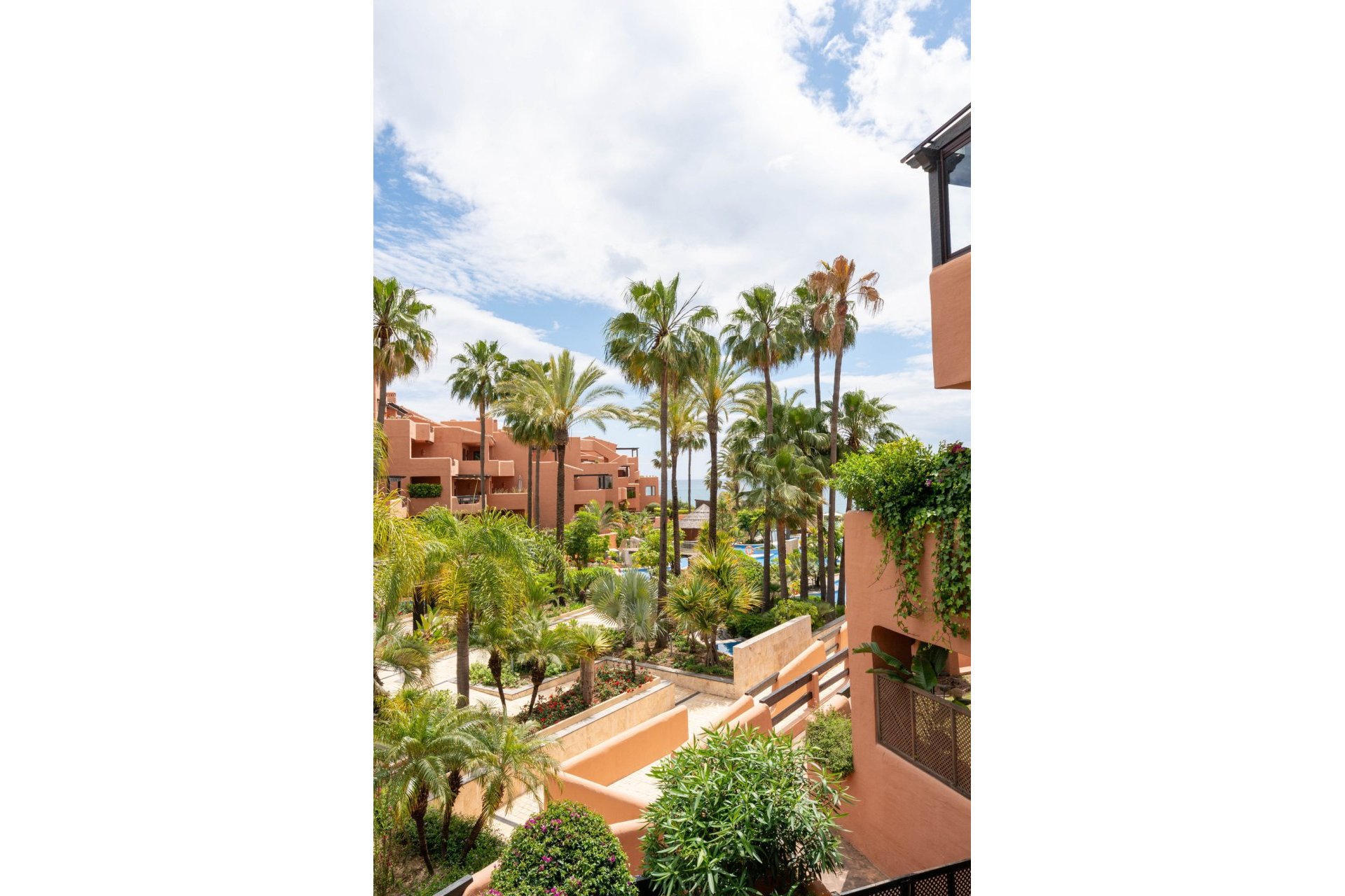 Resale - Apartment - Middle Floor Apartment - Estepona - Estepona Centro