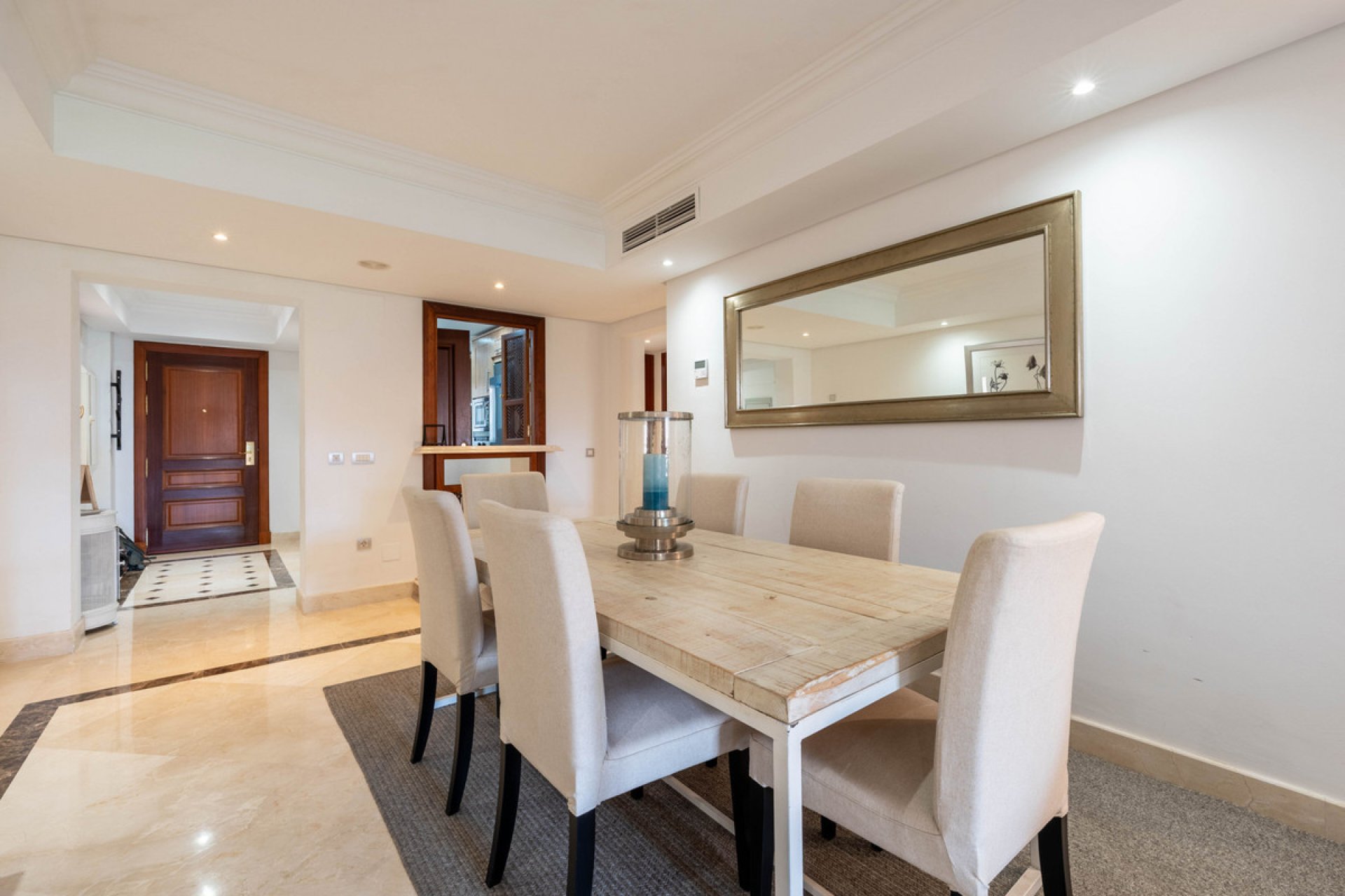 Resale - Apartment - Middle Floor Apartment - Estepona - Estepona Centro