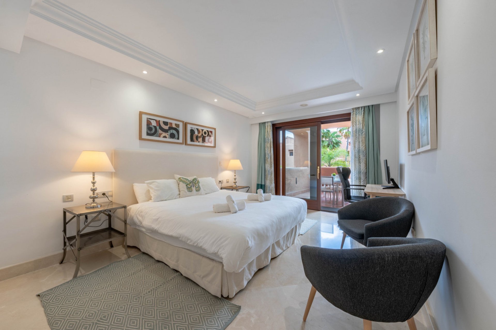 Resale - Apartment - Middle Floor Apartment - Estepona - Estepona Centro