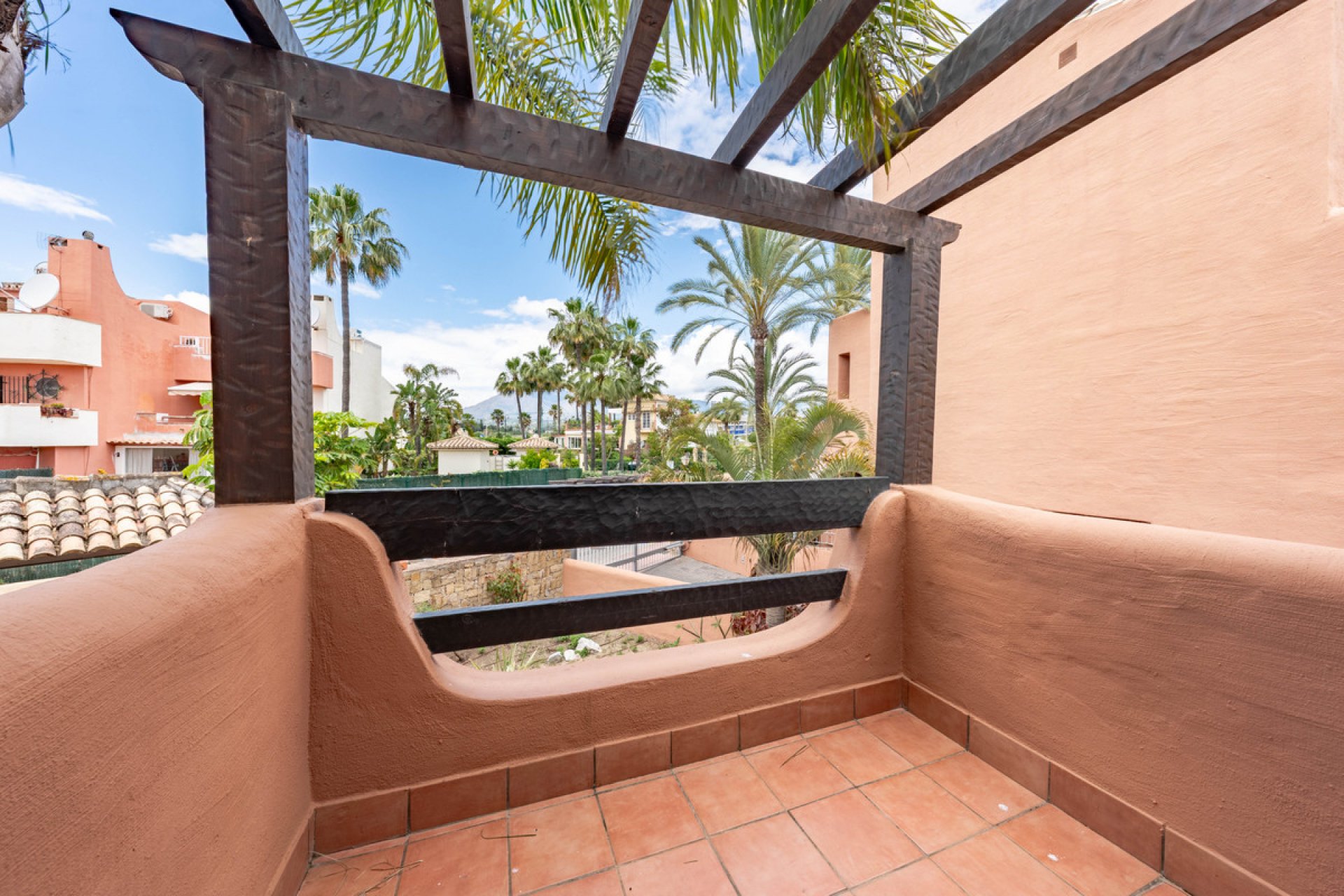 Resale - Apartment - Middle Floor Apartment - Estepona - Estepona Centro