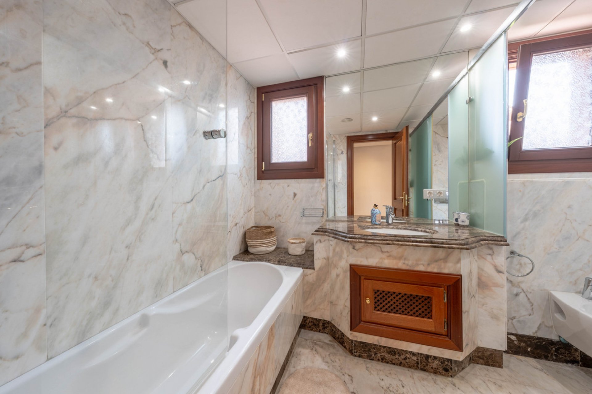 Resale - Apartment - Middle Floor Apartment - Estepona - Estepona Centro