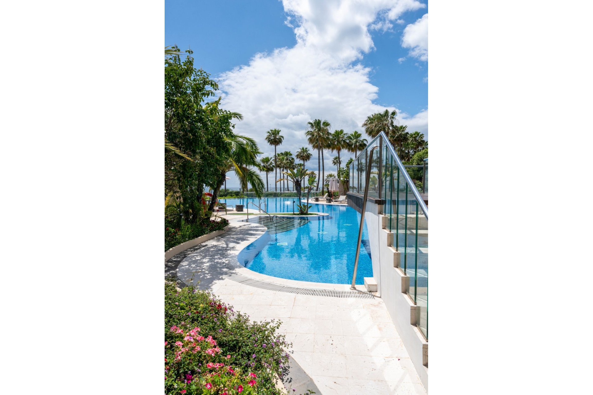 Resale - Apartment - Middle Floor Apartment - Estepona - Estepona Centro