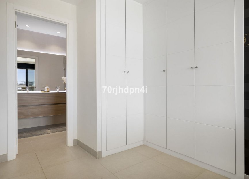 Resale - Apartment - Middle Floor Apartment - Estepona - Estepona Centro