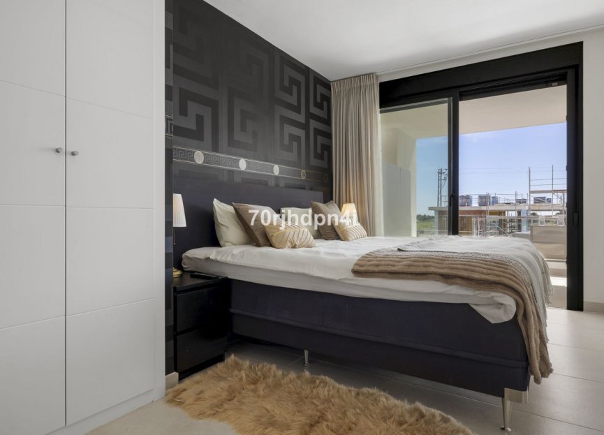 Resale - Apartment - Middle Floor Apartment - Estepona - Estepona Centro