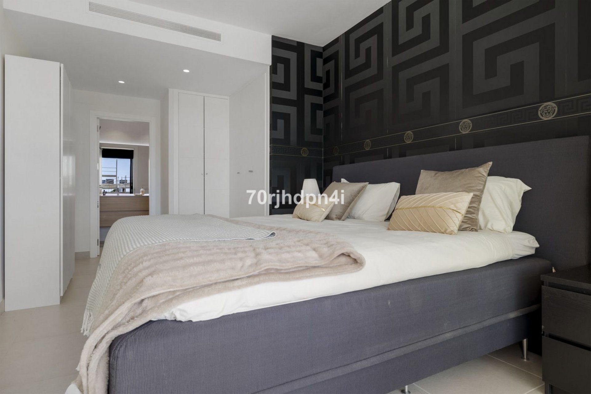 Resale - Apartment - Middle Floor Apartment - Estepona - Estepona Centro