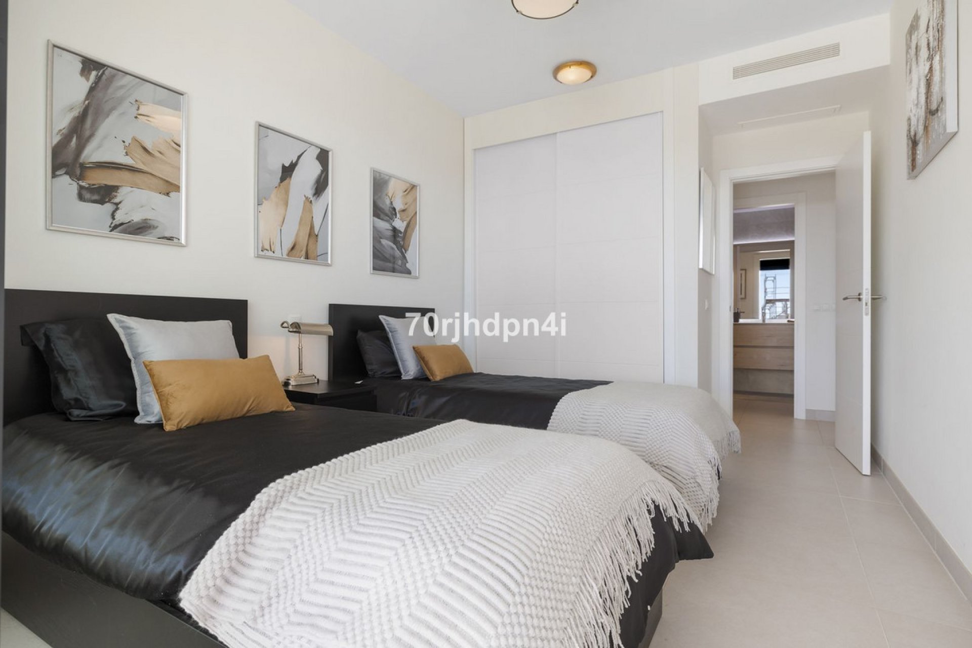 Resale - Apartment - Middle Floor Apartment - Estepona - Estepona Centro