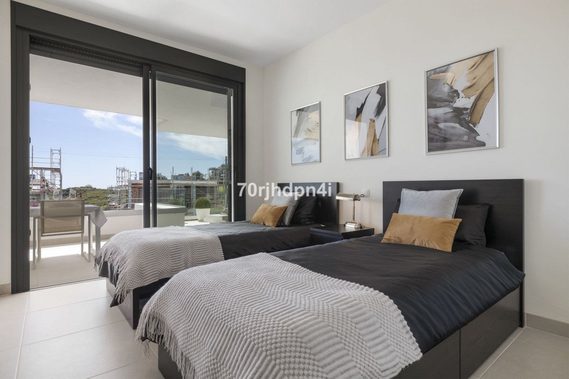 Resale - Apartment - Middle Floor Apartment - Estepona - Estepona Centro