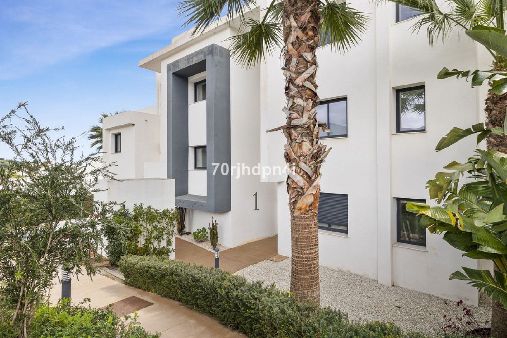 Resale - Apartment - Middle Floor Apartment - Estepona - Estepona Centro