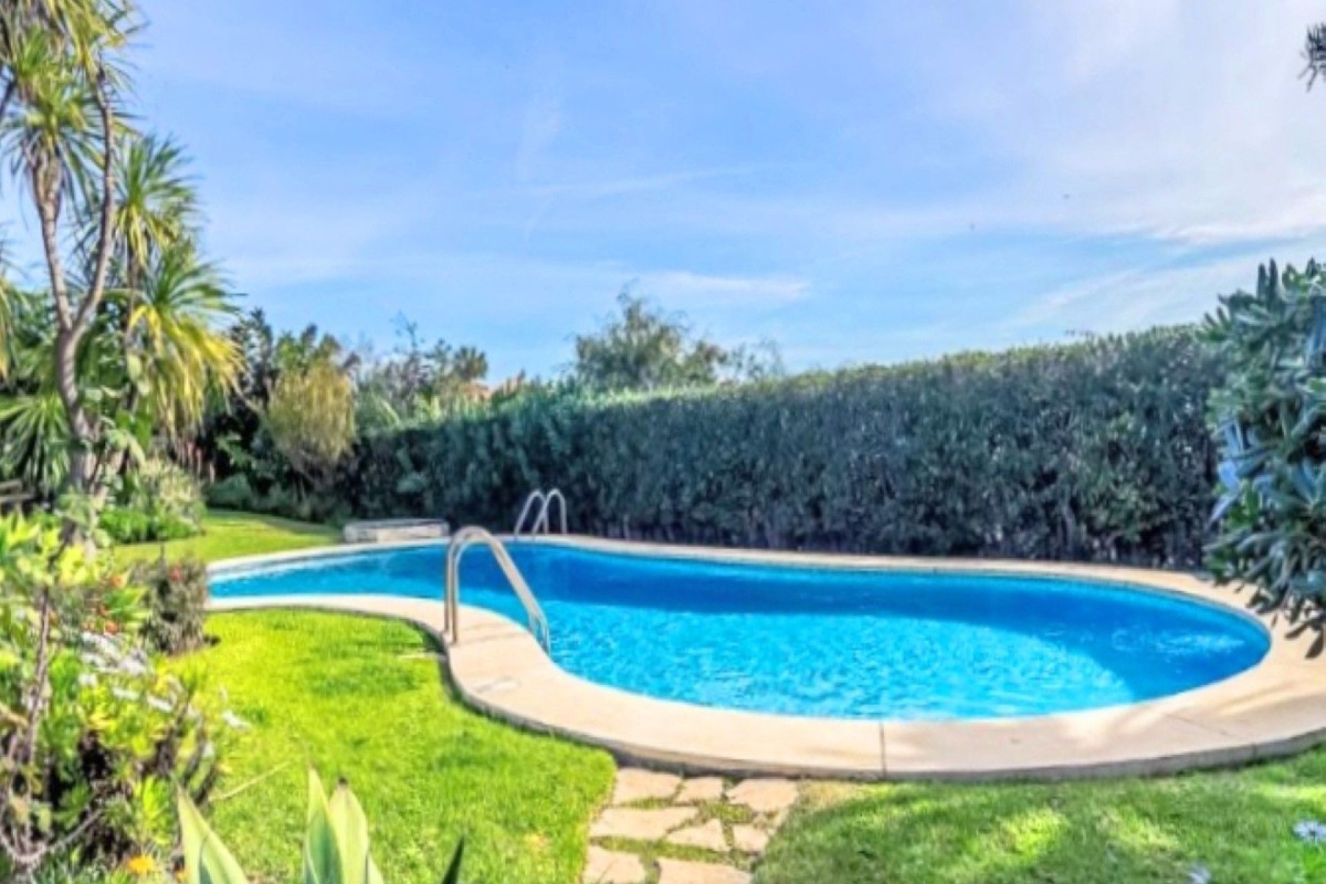 Resale - Apartment - Middle Floor Apartment - Estepona - Estepona Centro