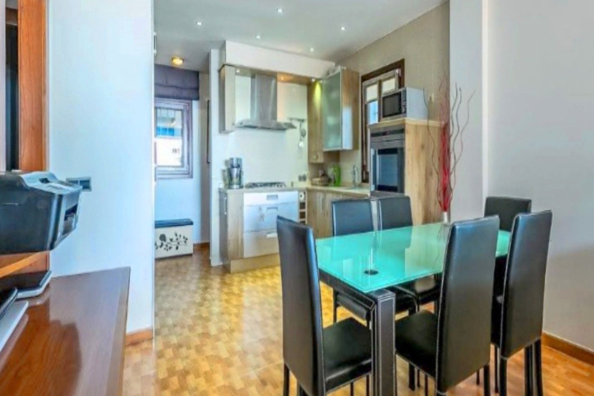 Resale - Apartment - Middle Floor Apartment - Estepona - Estepona Centro