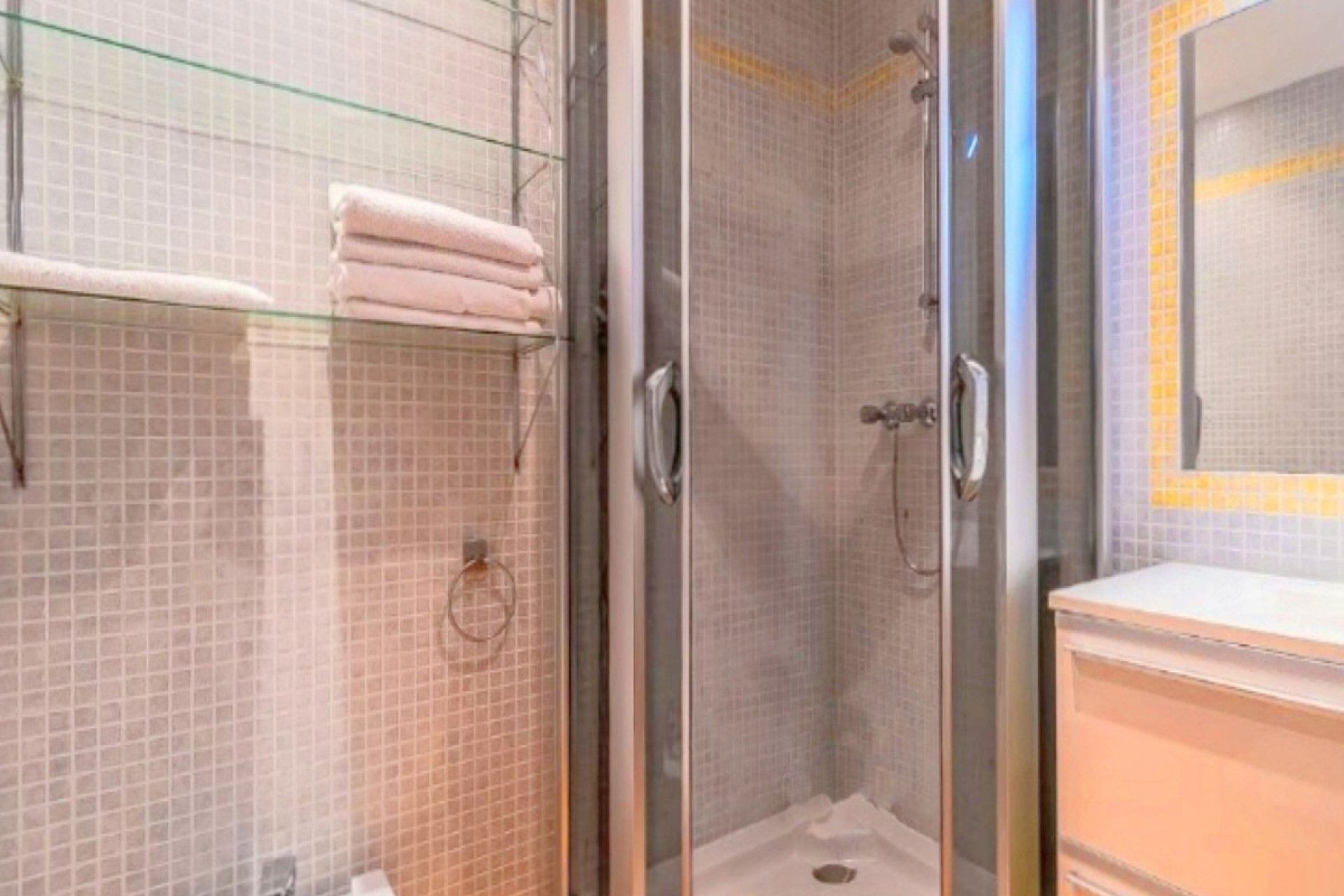 Resale - Apartment - Middle Floor Apartment - Estepona - Estepona Centro