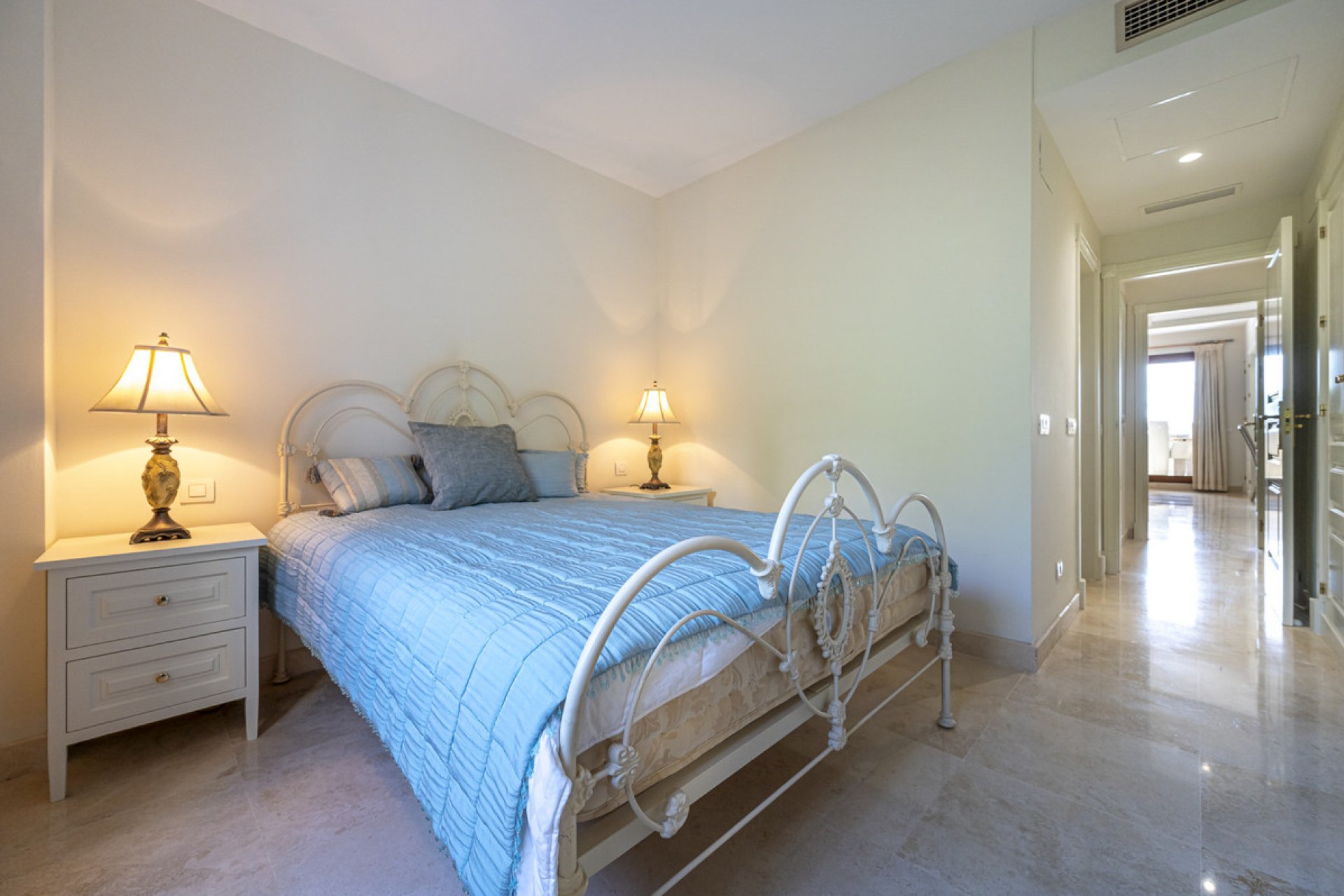 Resale - Apartment - Middle Floor Apartment - Estepona - Estepona Centro