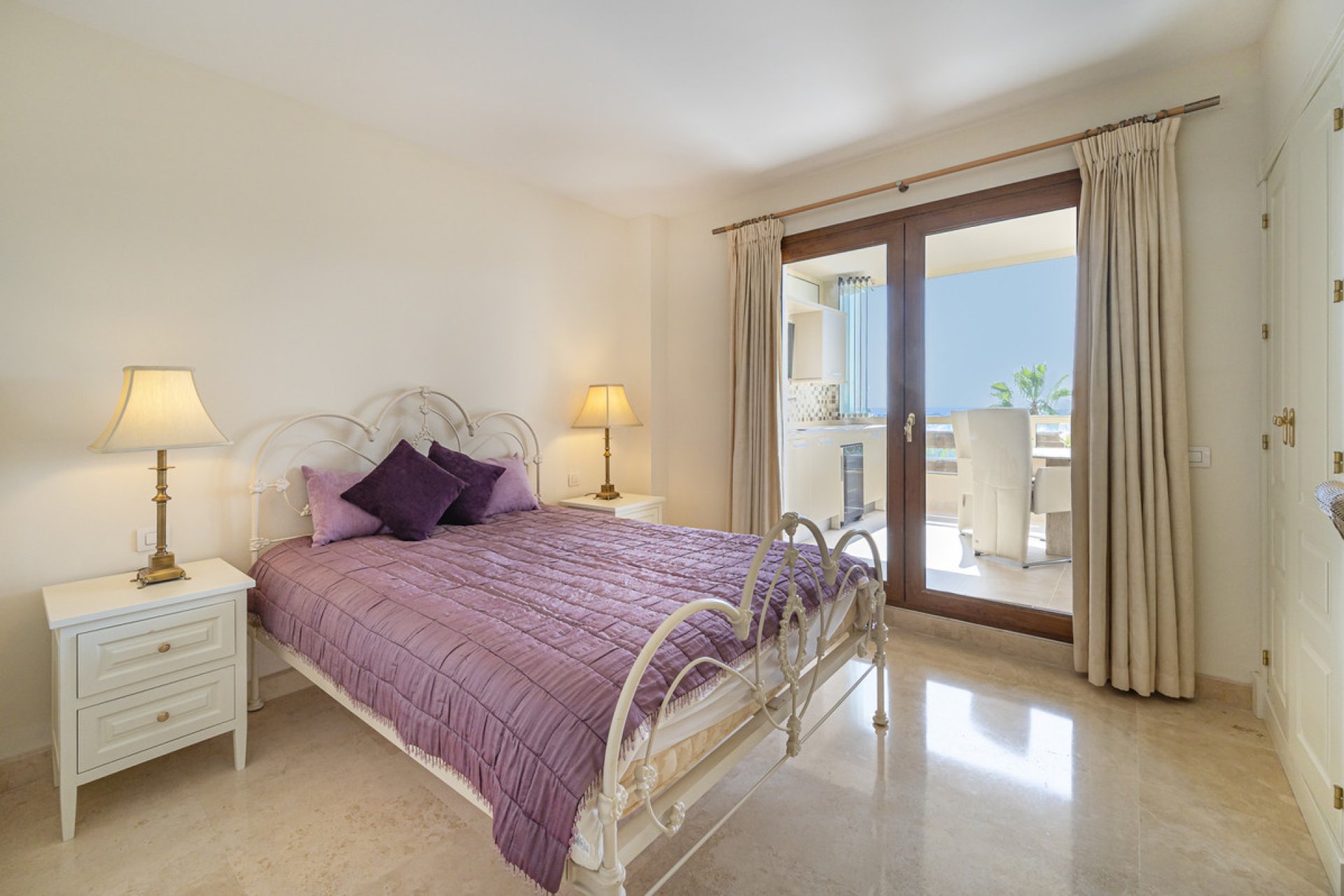 Resale - Apartment - Middle Floor Apartment - Estepona - Estepona Centro