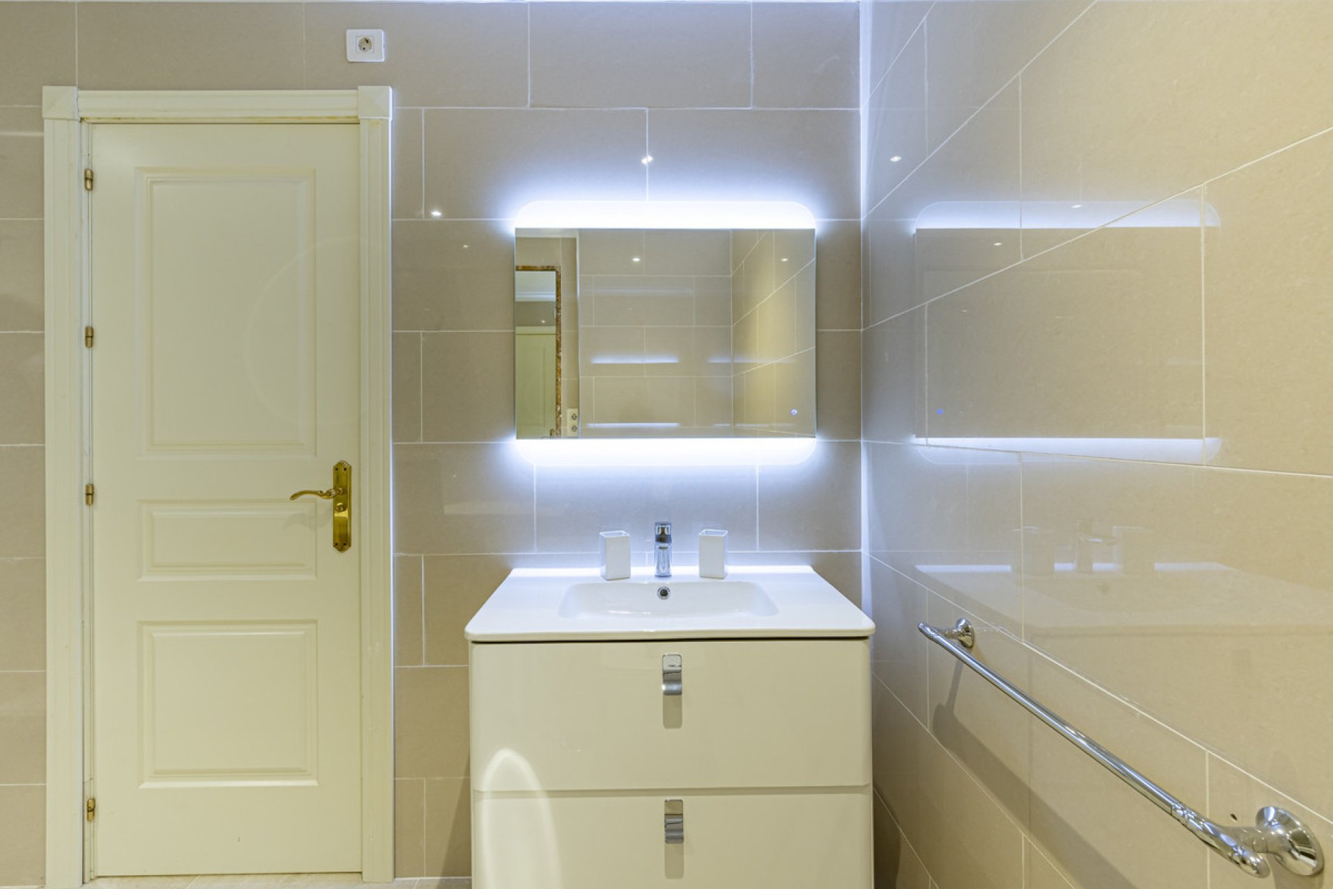 Resale - Apartment - Middle Floor Apartment - Estepona - Estepona Centro