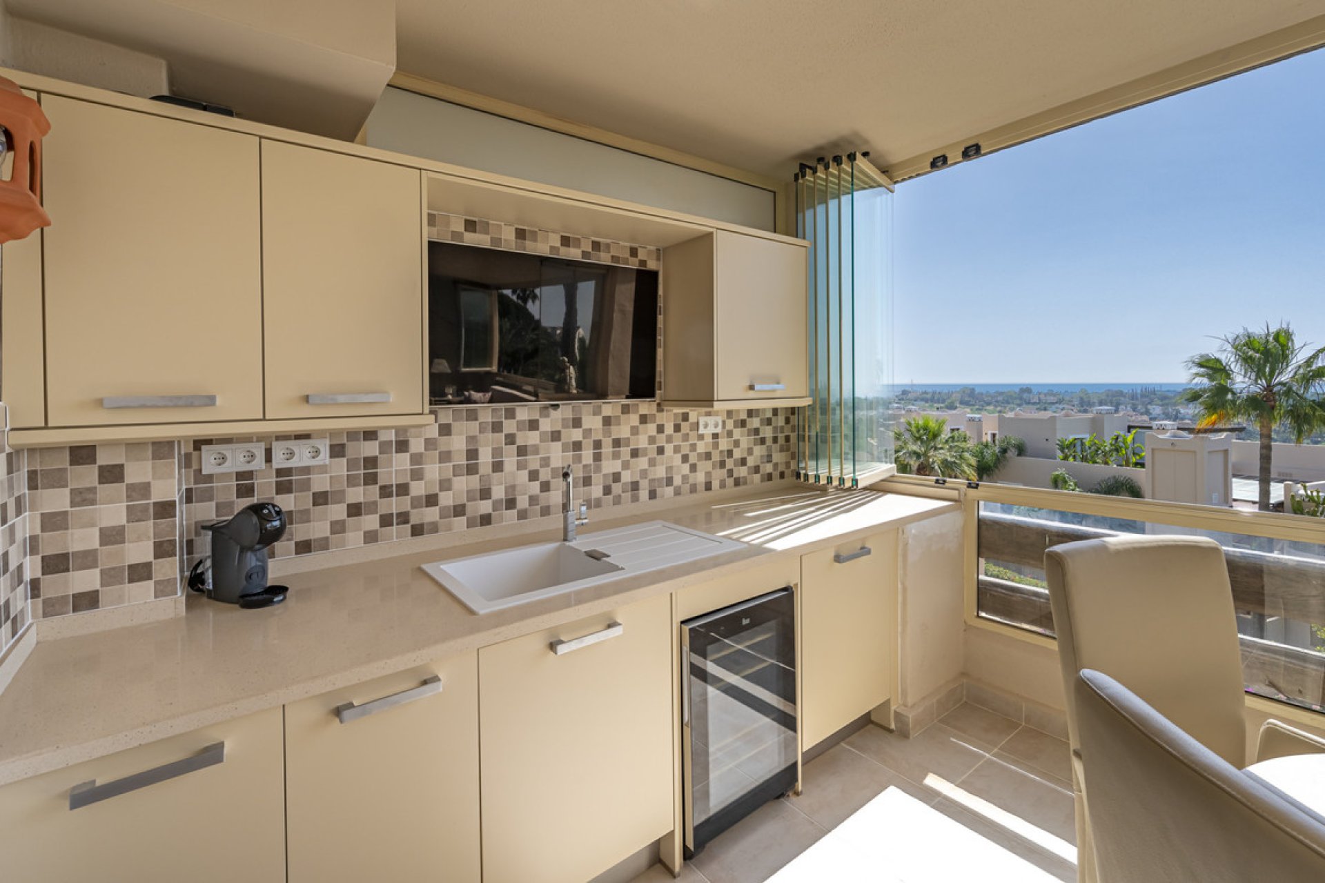 Resale - Apartment - Middle Floor Apartment - Estepona - Estepona Centro